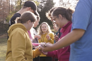 Gruppe mit kugelbahn Spiel